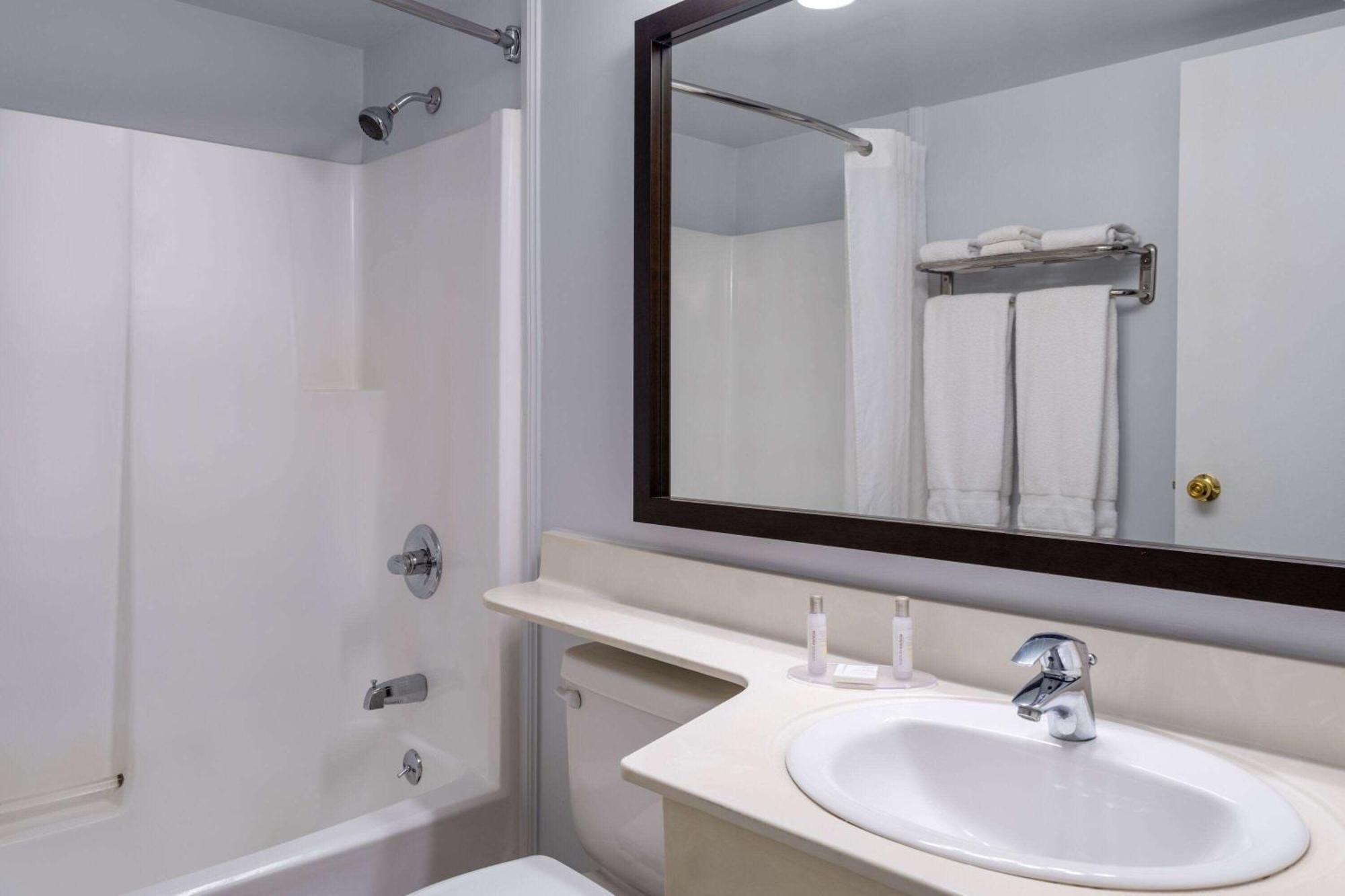 Travelodge Suites By Wyndham Saint John Exteriér fotografie