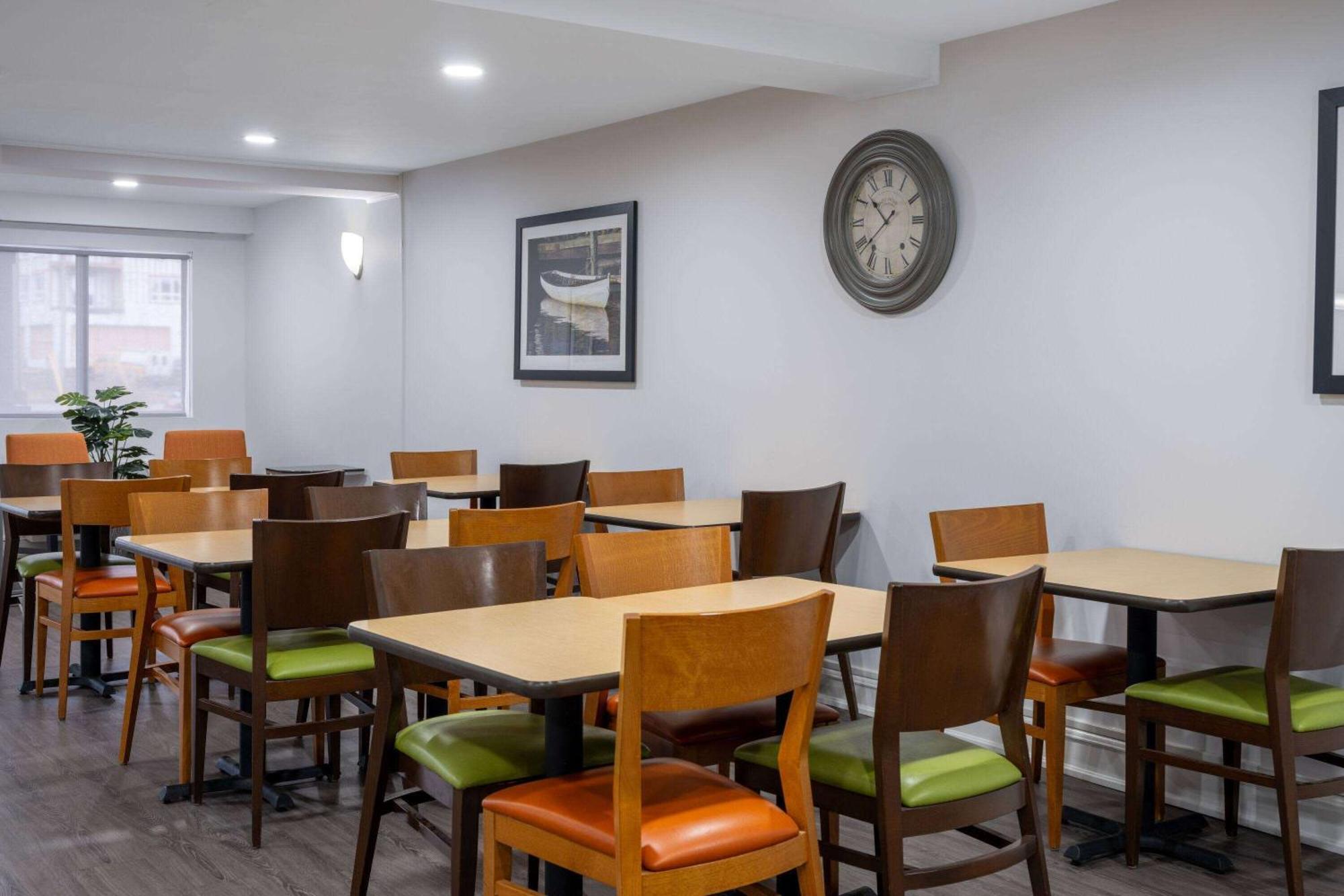 Travelodge Suites By Wyndham Saint John Exteriér fotografie