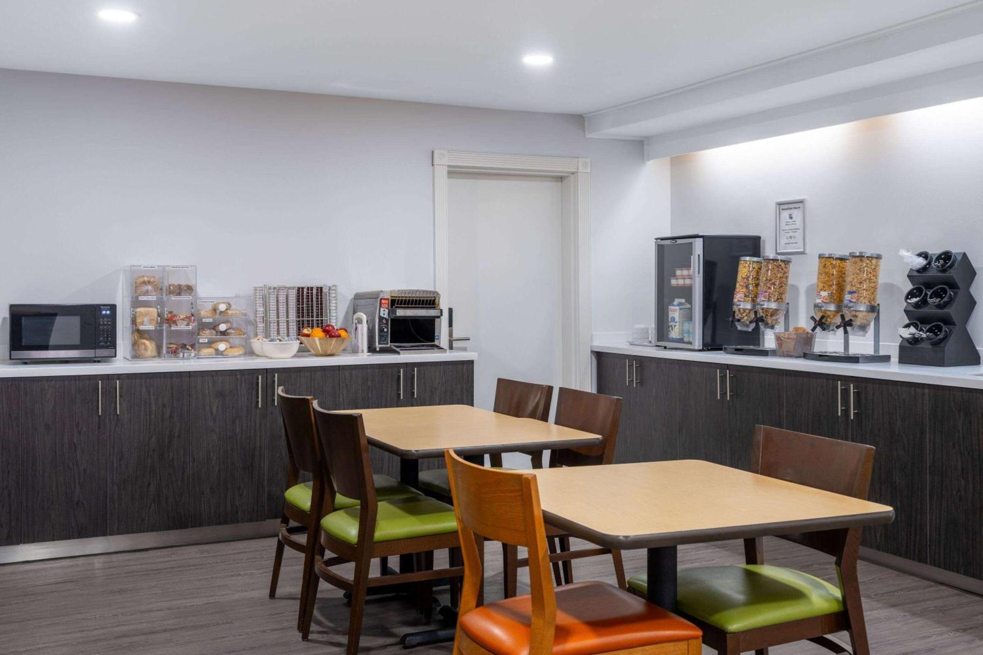 Travelodge Suites By Wyndham Saint John Exteriér fotografie