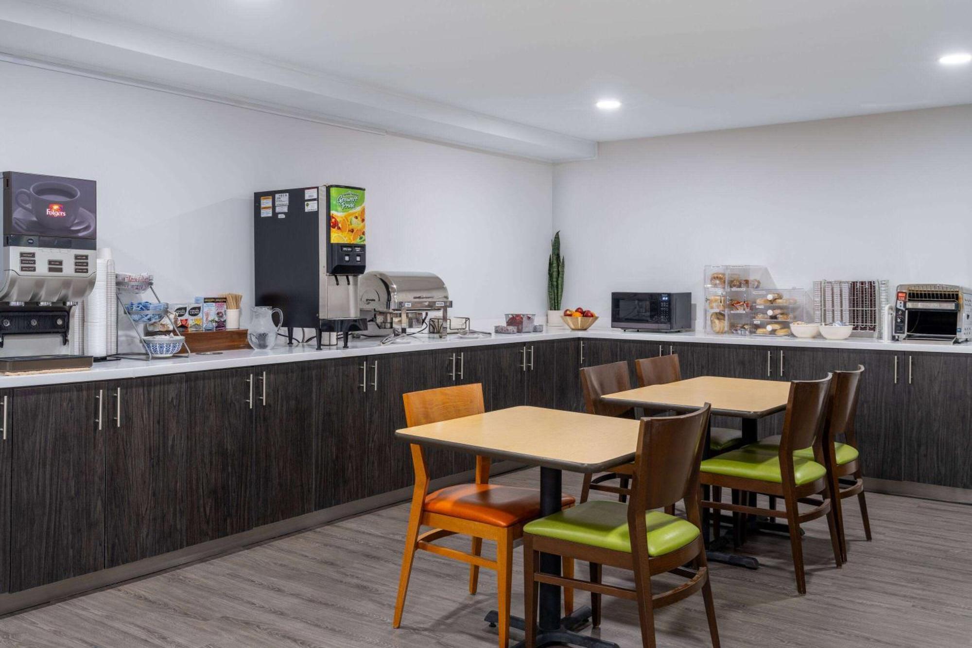 Travelodge Suites By Wyndham Saint John Exteriér fotografie